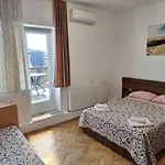 3 Papuci Guest house 3*