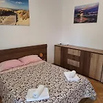 3 Papuci Guest house