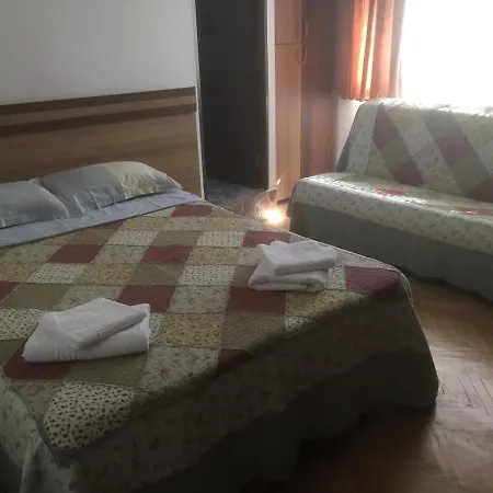 3 Papuci Constanţa