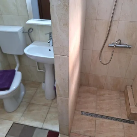 3 Papuci 3* Constanţa