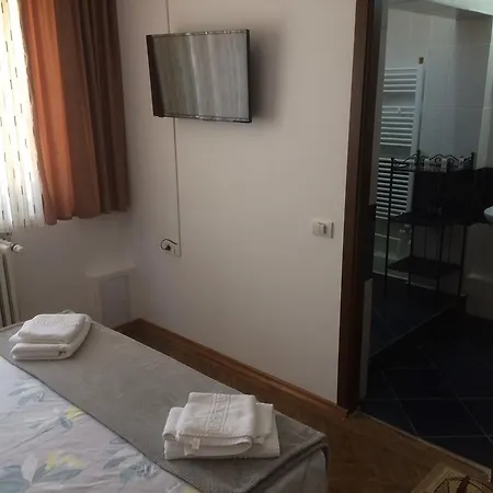 3 Papuci 4* Constanţa