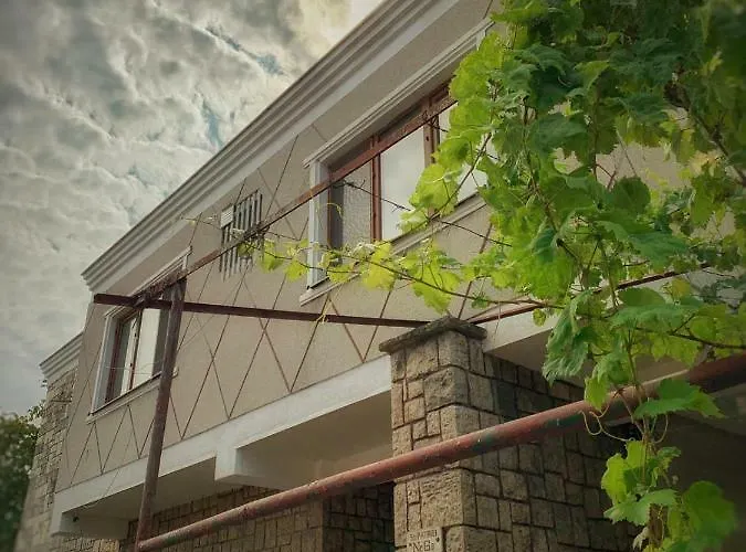 Pensiune 3 Papuci 4*